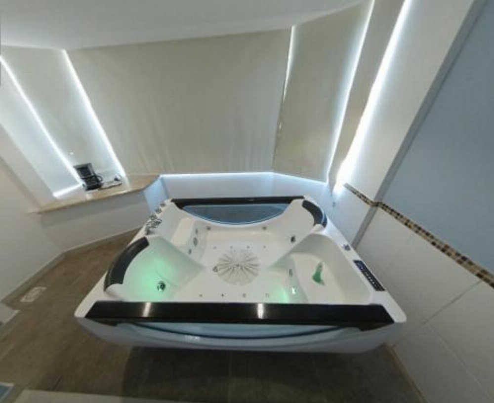 Emirates Hotel & Suites